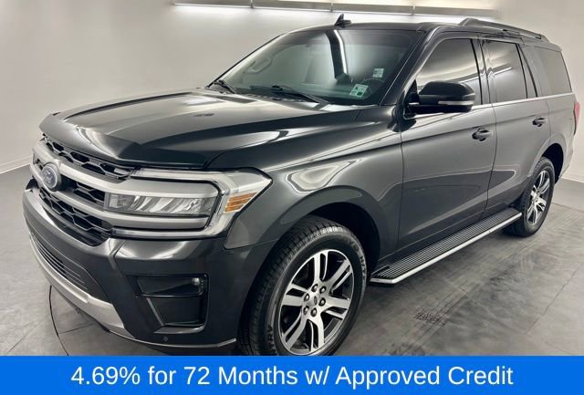 Used 2023 Ford Expedition XLT image 3