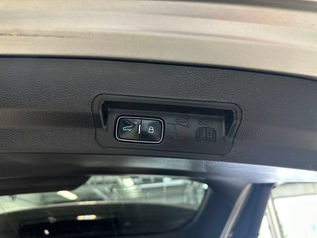 Used 2020 Ford Explorer XLT w/ Equipment Group 202A AWD/4WD image 31