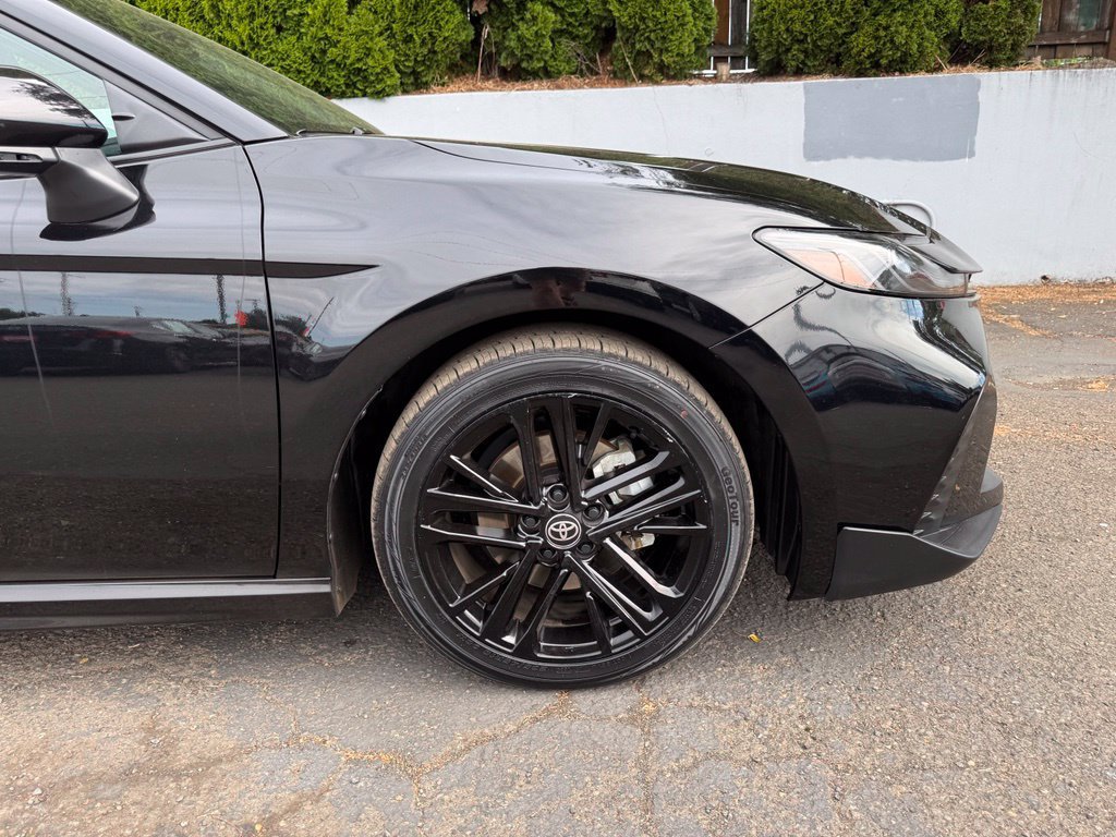 Used 2025 Toyota Camry SE FWD image 11
