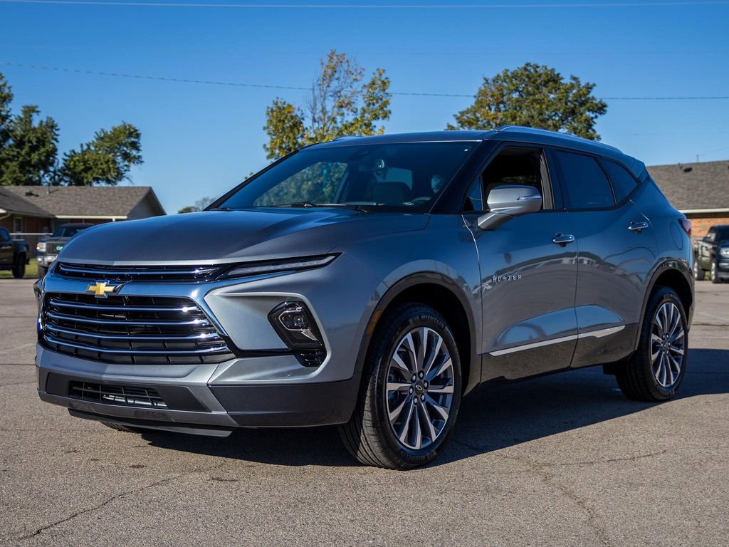 New 2025 Chevrolet Blazer Premier FWD image 3
