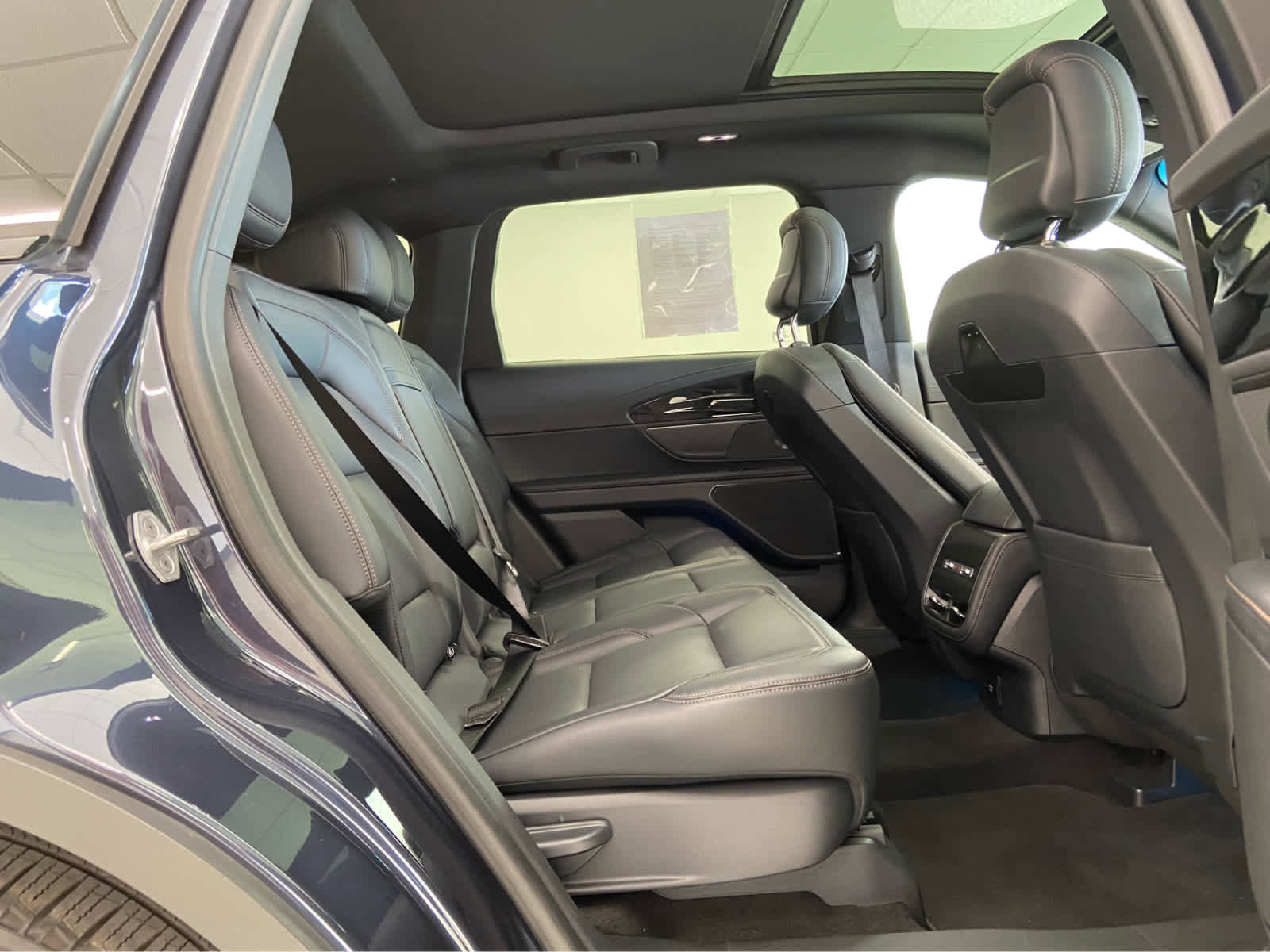 Used 2024 Lincoln Nautilus Premier w/ Equipment Group 102A image 17