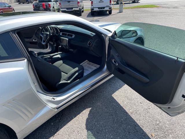 Used 2015 Chevrolet Camaro LT RWD image 23