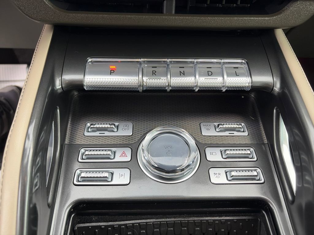 Used 2025 Lincoln Nautilus Premier image 26