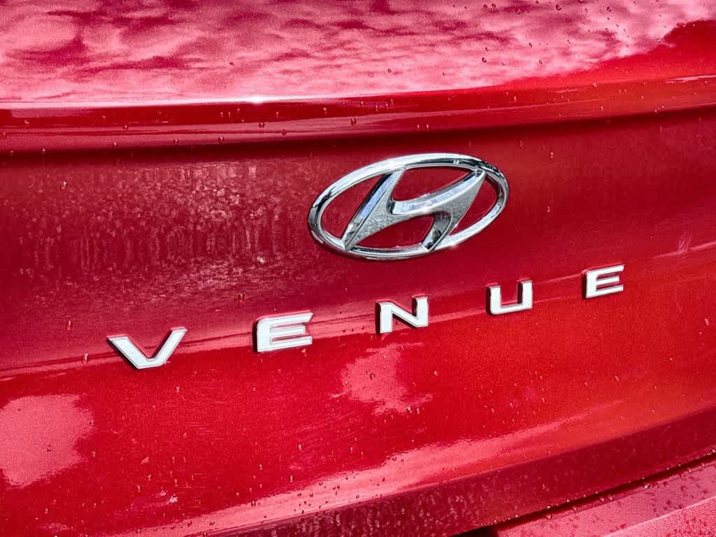 Used 2022 Hyundai Venue SEL FWD image 10