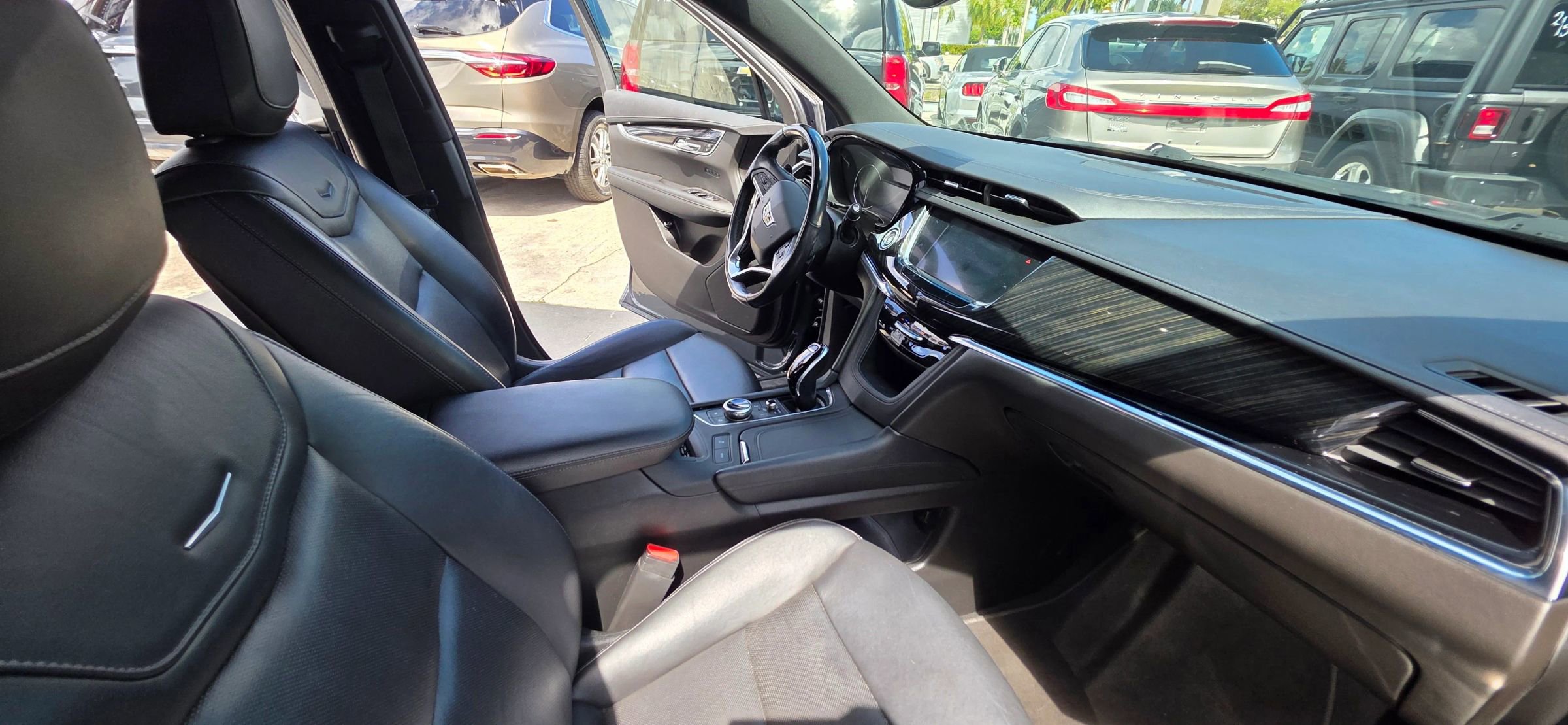 Used 2020 Cadillac XT6 Premium Luxury image 12