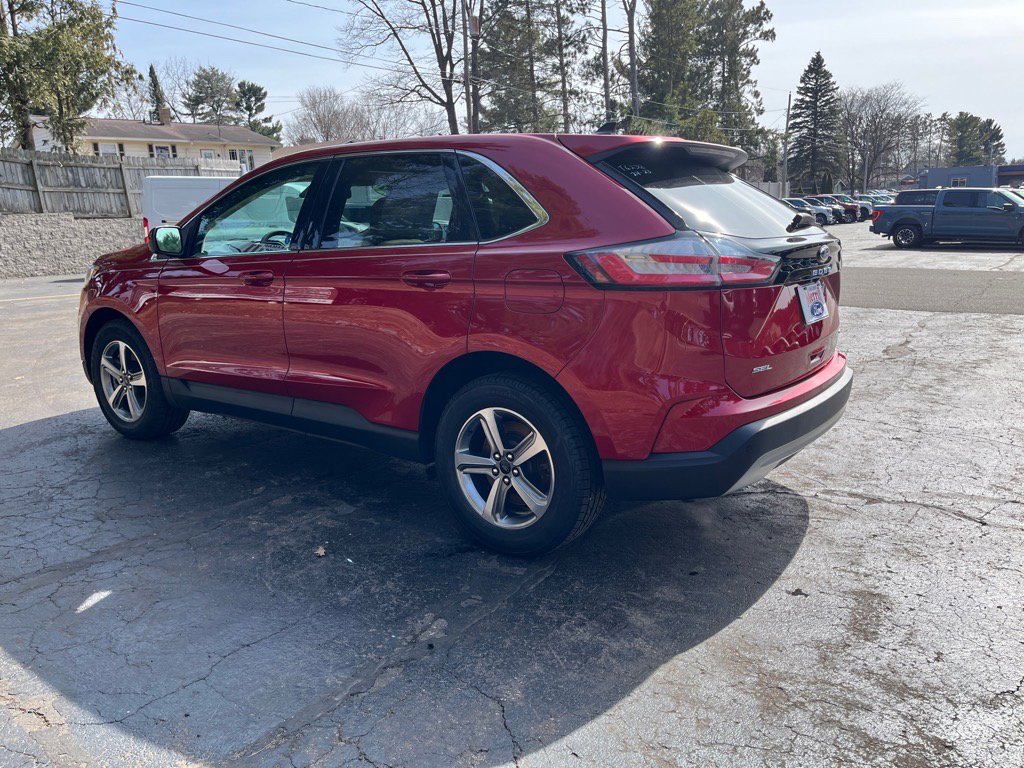 Used 2024 Ford Edge SEL w/ Convenience Package image 4