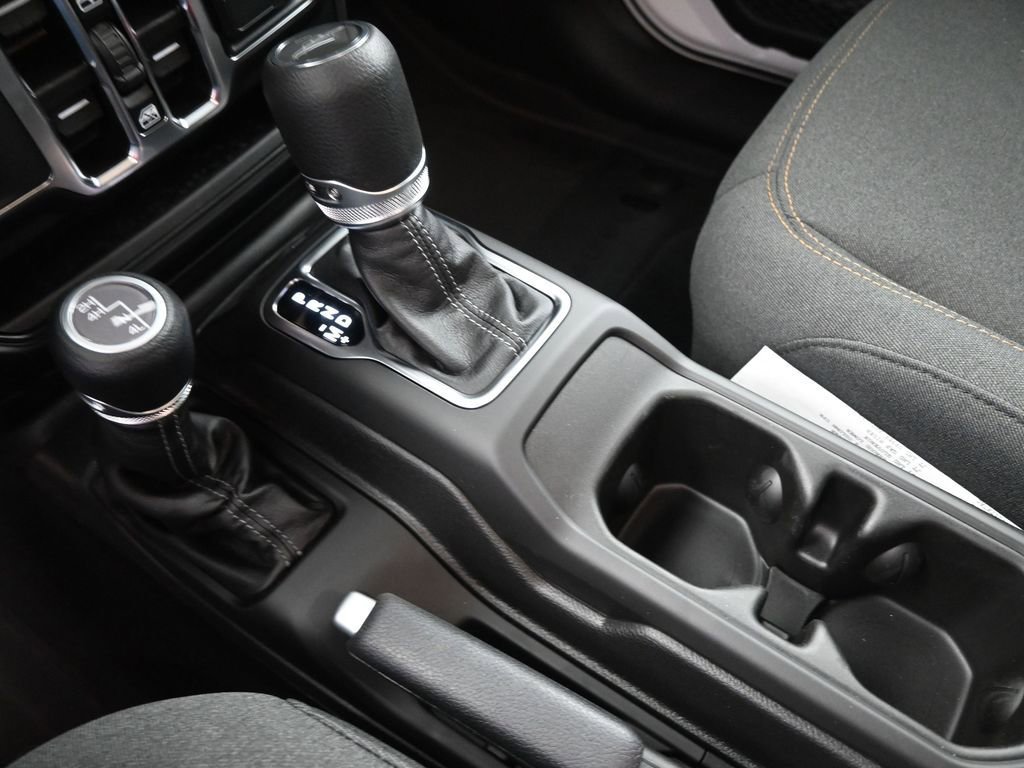 New 2025 Jeep Gladiator Sport image 9