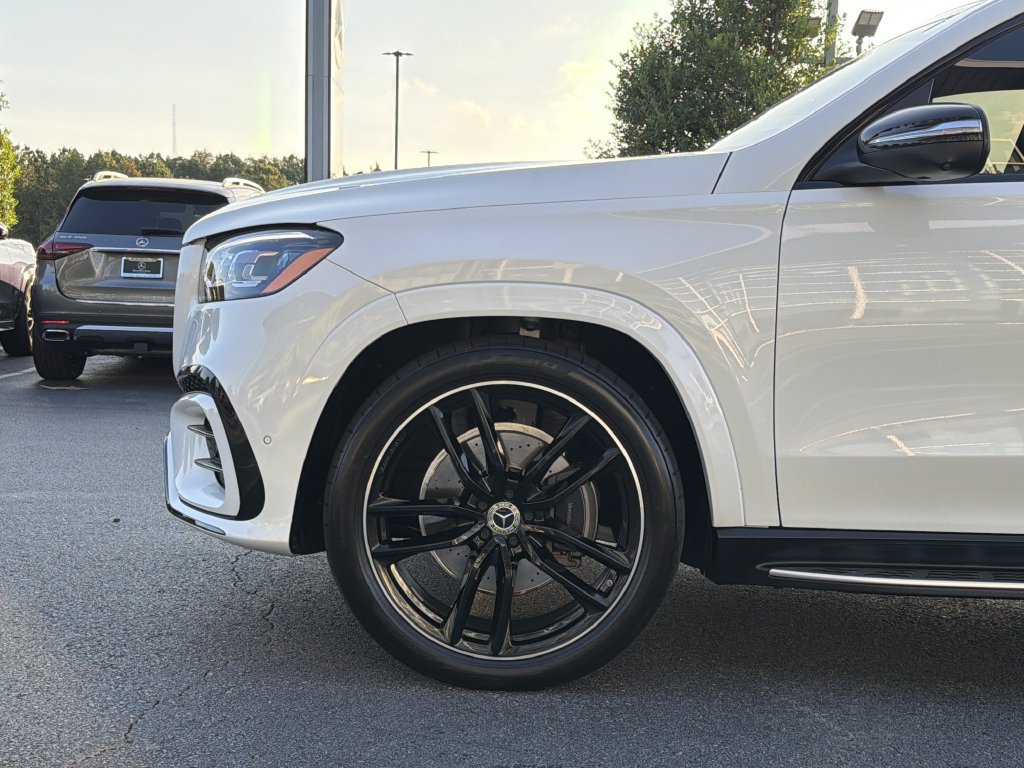 Used 2025 Mercedes-Benz GLS 580 4MATIC image 9