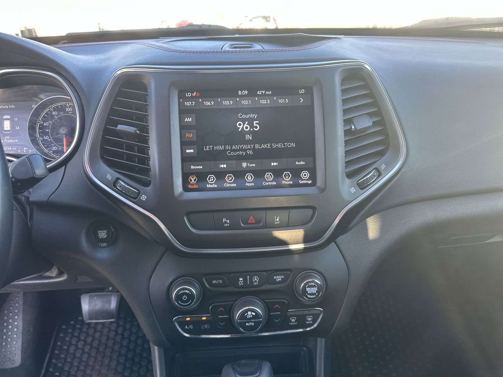 Used 2021 Jeep Cherokee Trailhawk w/ Comfort/Convenience Group AWD/4WD image 13