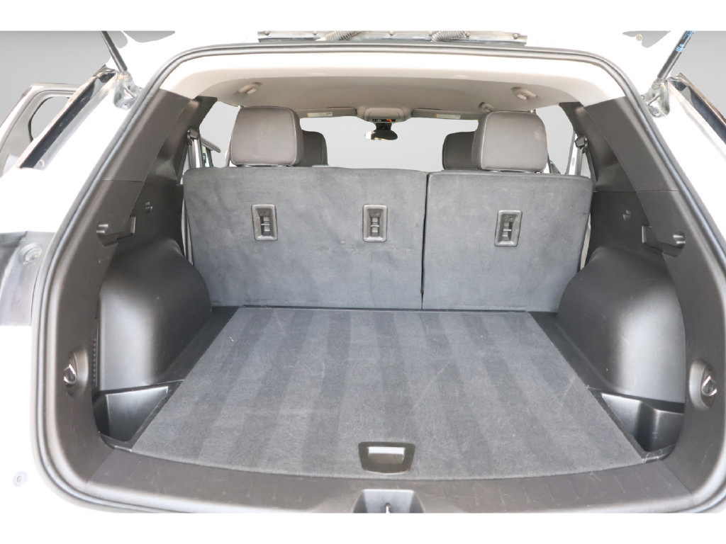 Used 2025 Chevrolet Blazer LT FWD image 27