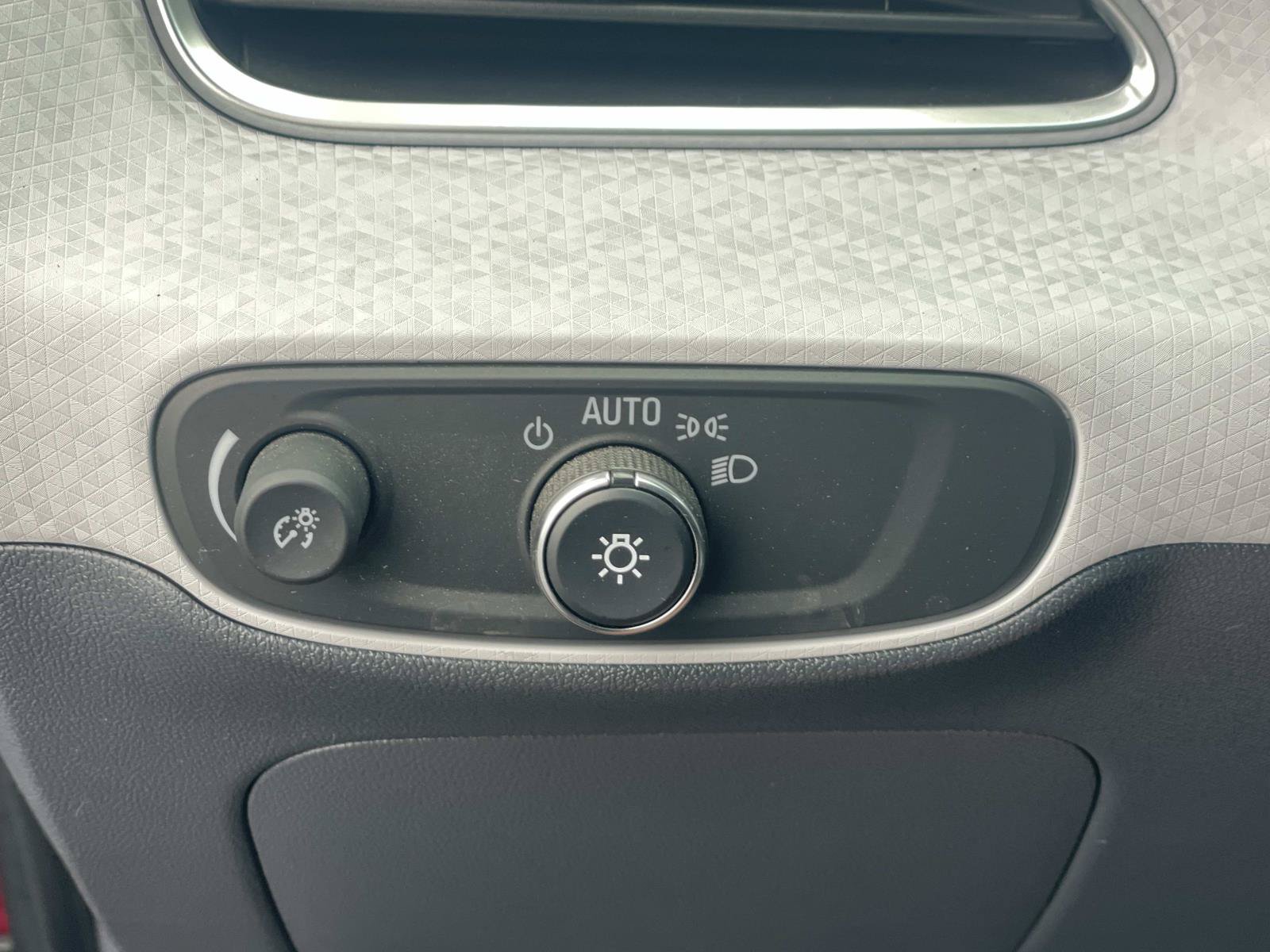 Used 2019 Chevrolet Bolt LT FWD image 21