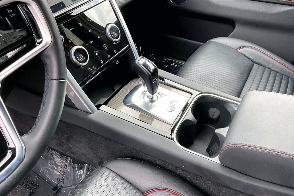 Certified 2023 Land Rover Discovery Sport SE R-Dynamic AWD/4WD image 16