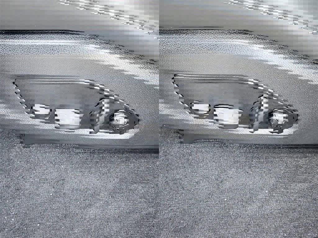 Used 2025 Porsche Macan 4S Electric image 30