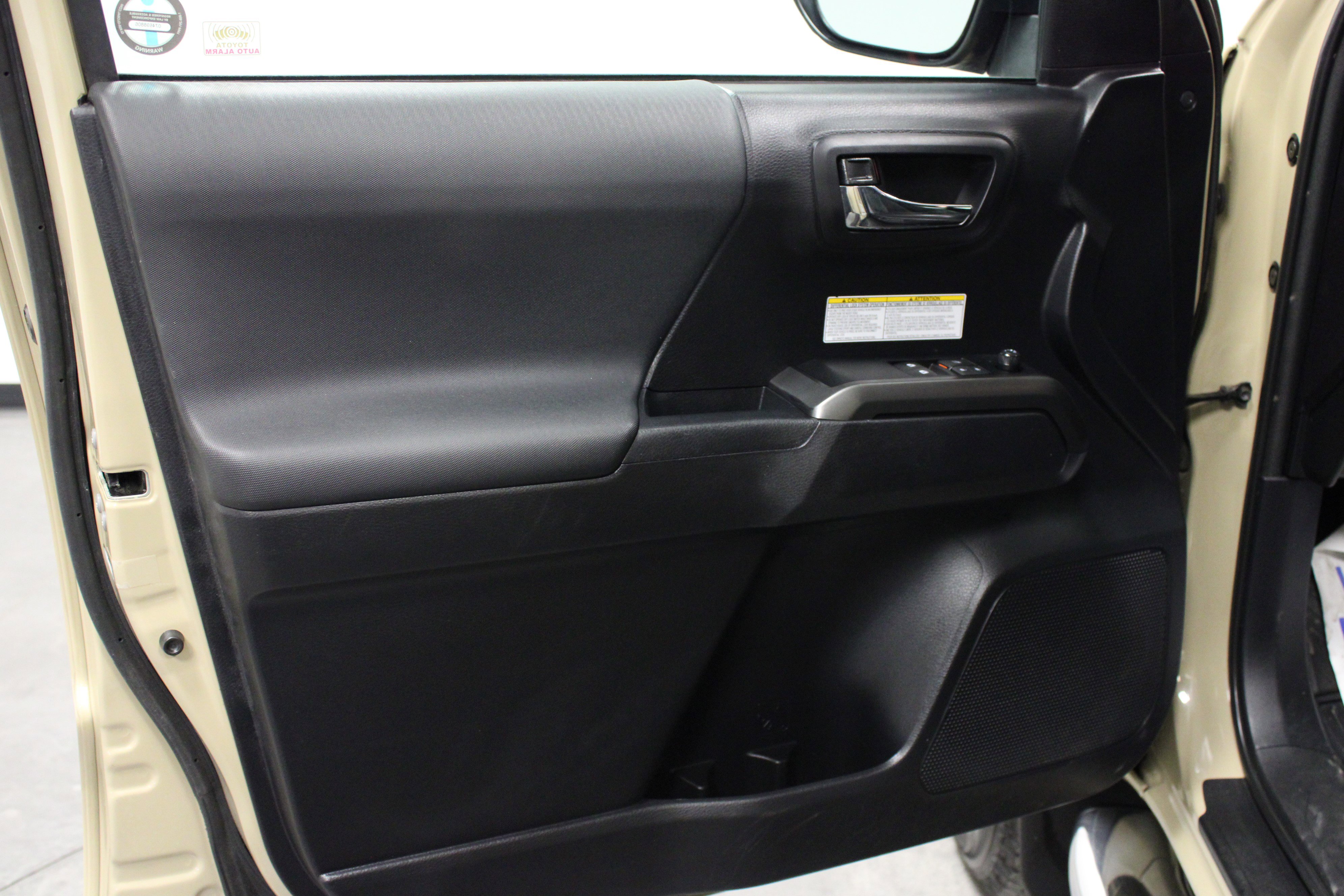 Used 2020 Toyota Tacoma TRD Off-Road image 11