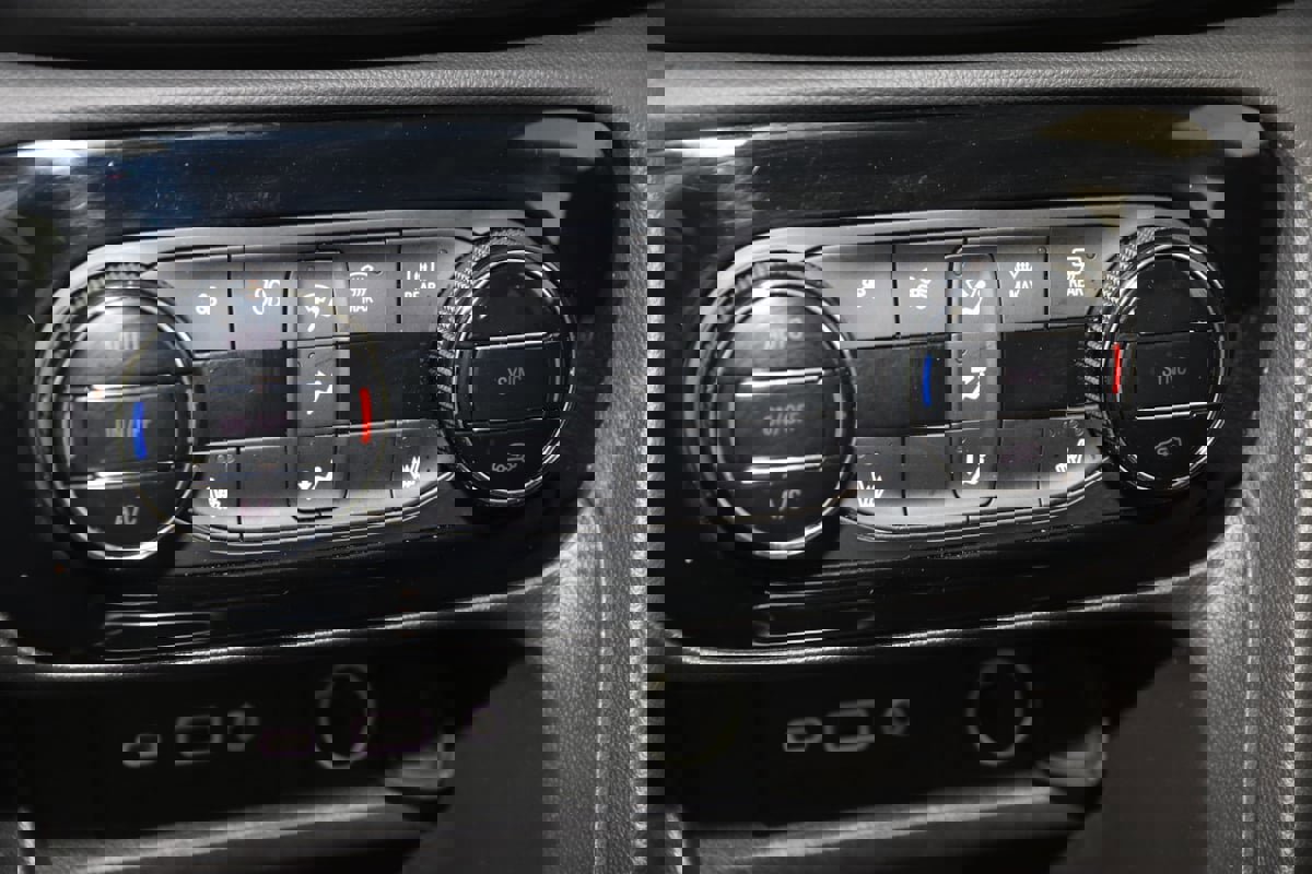 Used 2023 Buick Encore GX Select w/ Safety Package II image 28