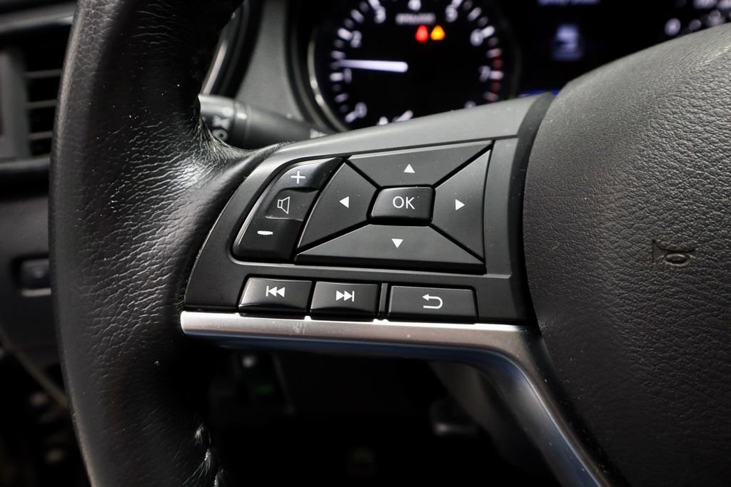 Used 2018 Nissan Rogue SV image 27