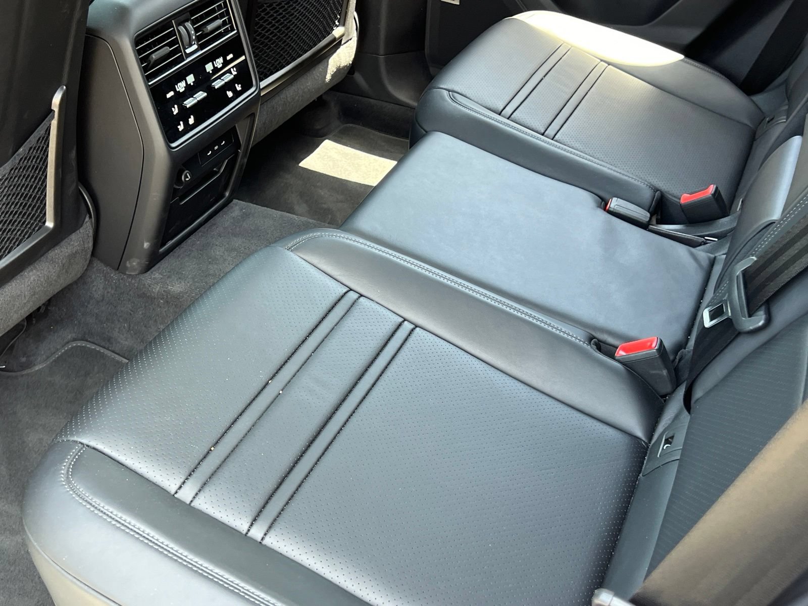 Certified 2024 Porsche Cayenne Coupe AWD/4WD image 19