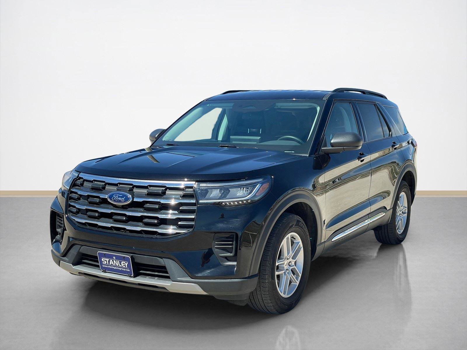Used 2025 Ford Explorer Active image 3