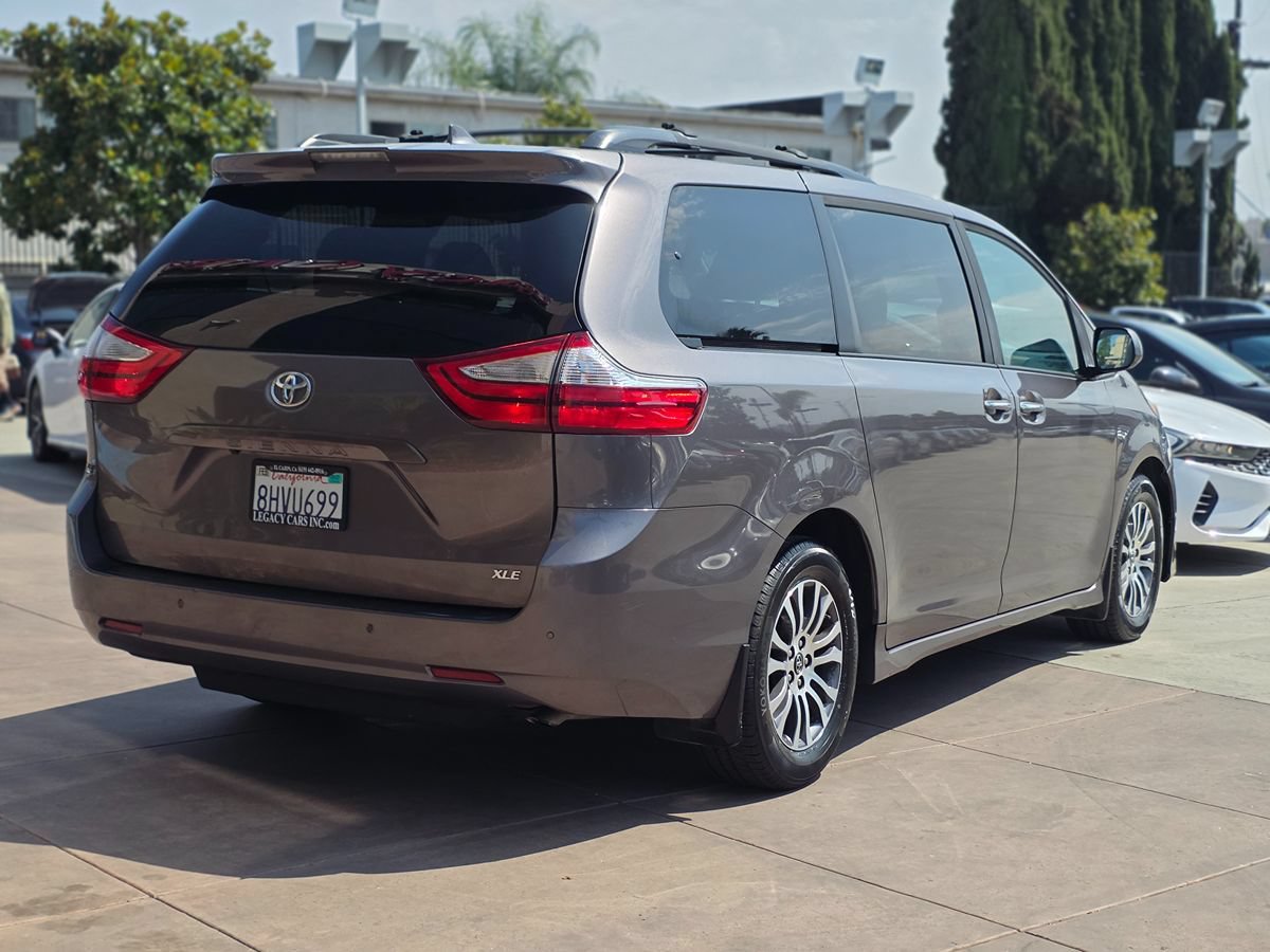 Used 2019 Toyota Sienna XLE w/ XLE Navigation Package FWD image 12