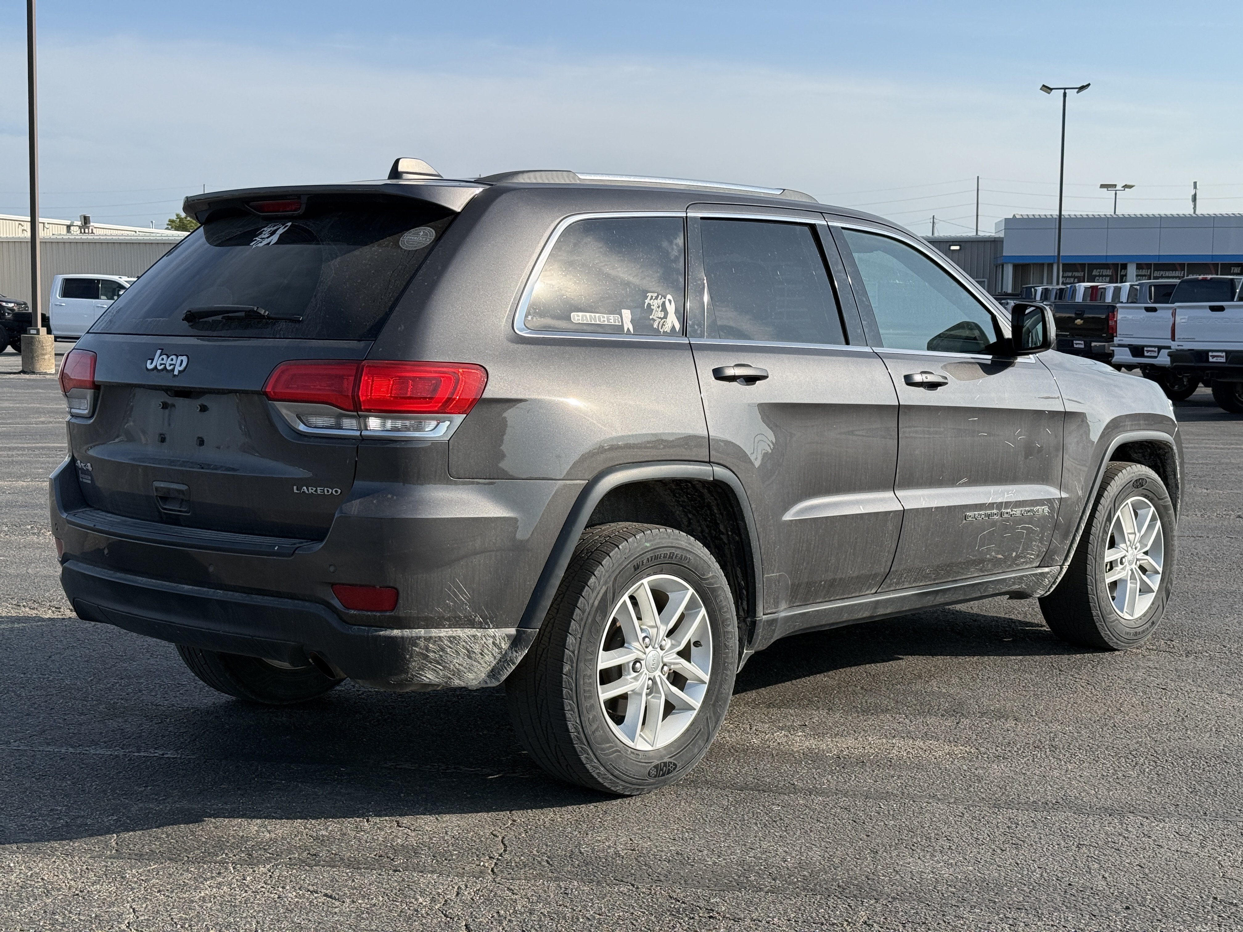 Used 2017 Jeep Grand Cherokee Laredo w/ Quick Order Package 23E AWD/4WD image 4