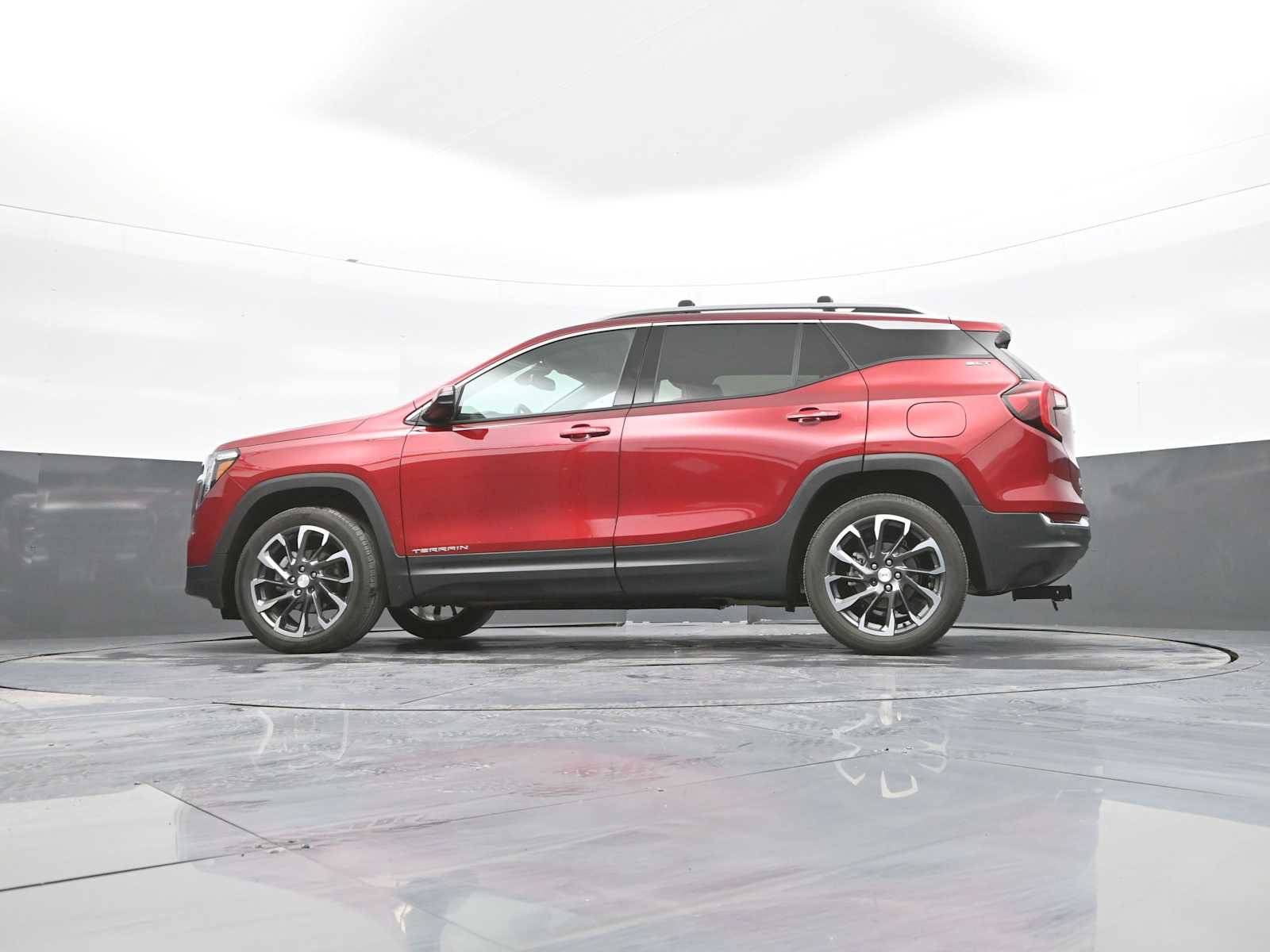 Used 2023 GMC Terrain SLT image 40