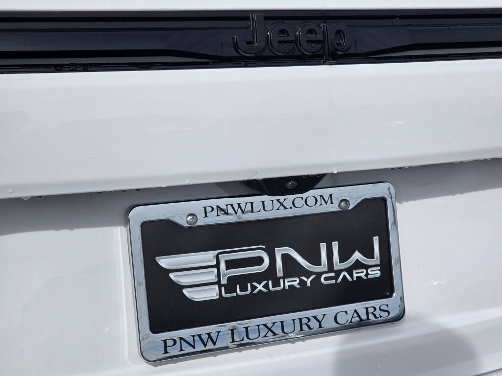 Used 2023 Jeep Grand Cherokee Altitude image 15