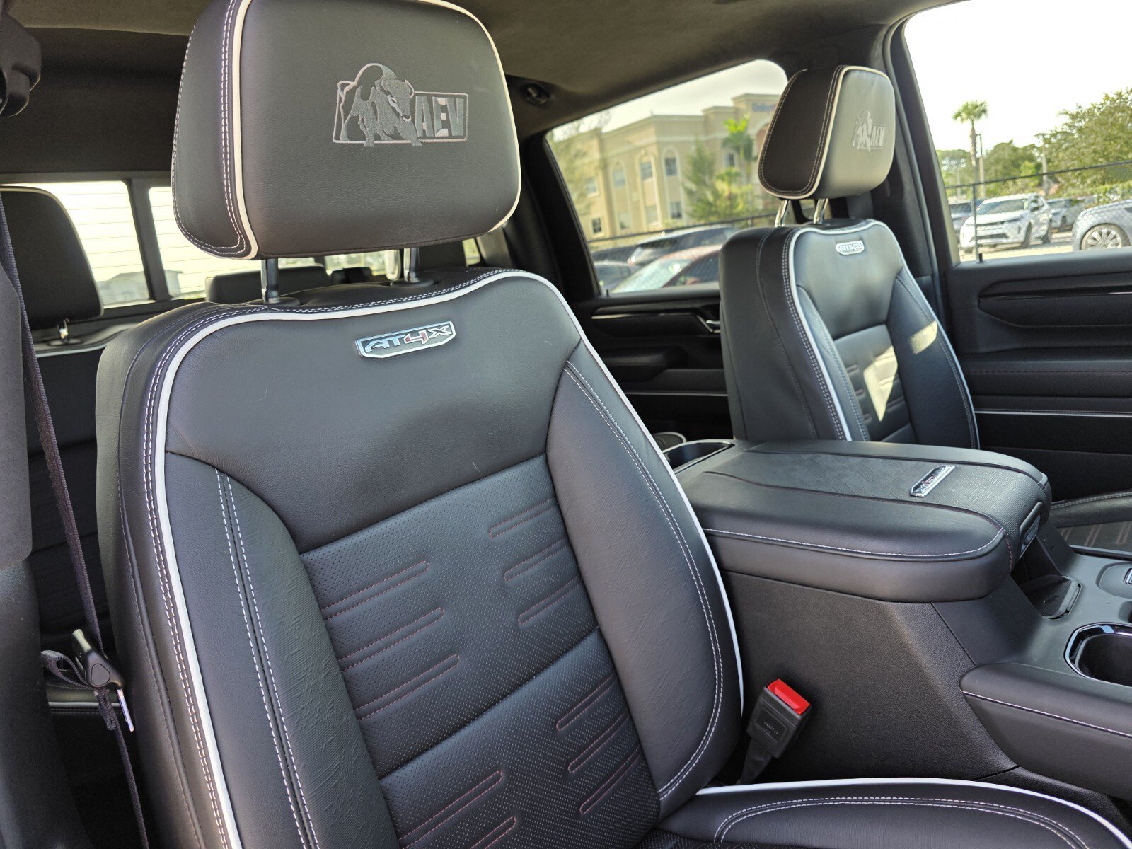 Used 2025 GMC Sierra 2500 AT4X w/ AT4X AEV Edition AWD/4WD image 30