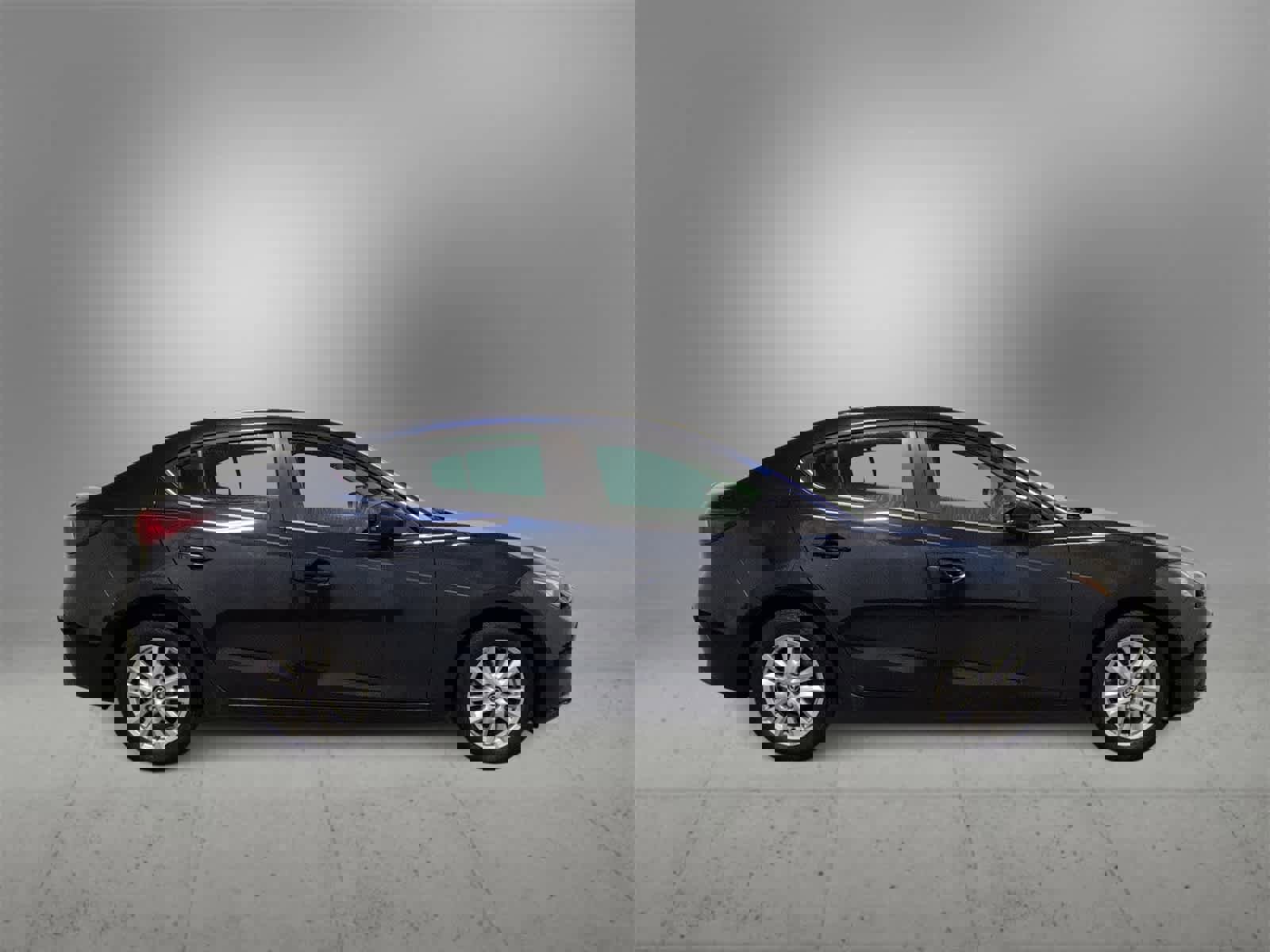 Used 2016 MAZDA MAZDA3 i Touring w/ Popular Equipment Package image 9