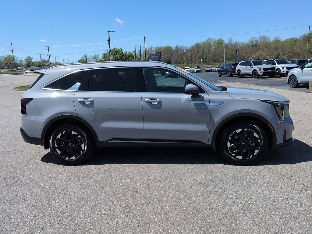 Used 2026 Kia Sorento S w/ S Panoramic Sunroof Package image 2