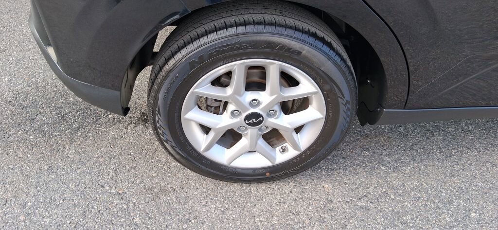 Used 2023 Kia Soul LX w/ Option Group 015 FWD image 9