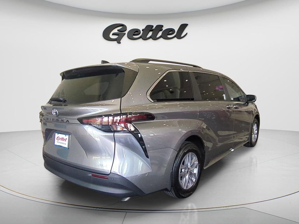 New 2026 Toyota Sienna XLE FWD image 5