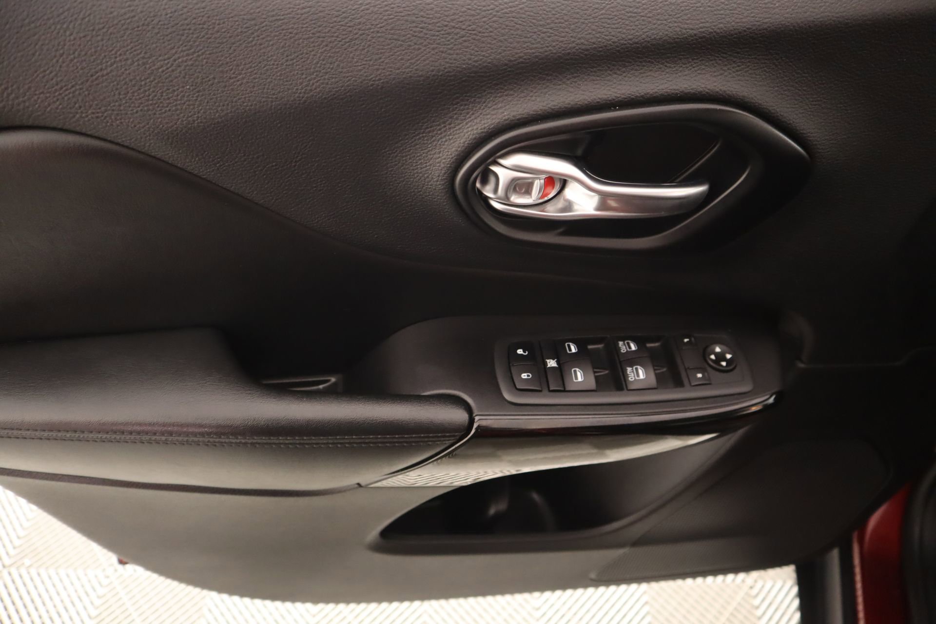 Used 2021 Jeep Cherokee Latitude Plus image 15