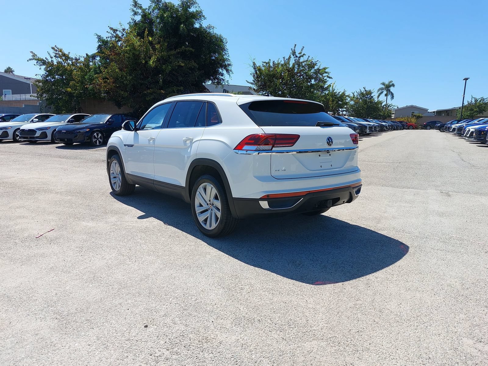 Used 2023 Volkswagen Atlas Cross Sport SE FWD image 7