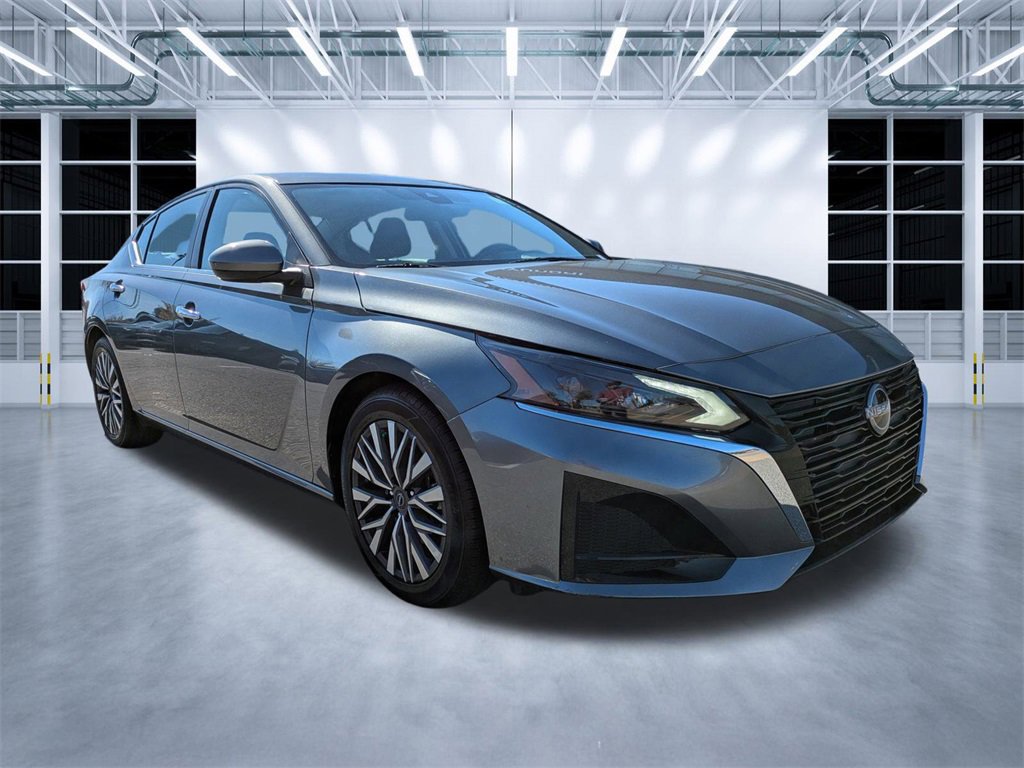 Used 2023 Nissan Altima 2.5 SV video 1