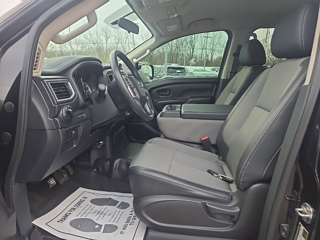 Used 2019 Nissan Titan S image 4