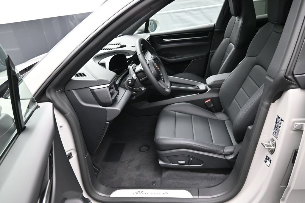 New 2026 Porsche Macan 4 Electric AWD/4WD image 8
