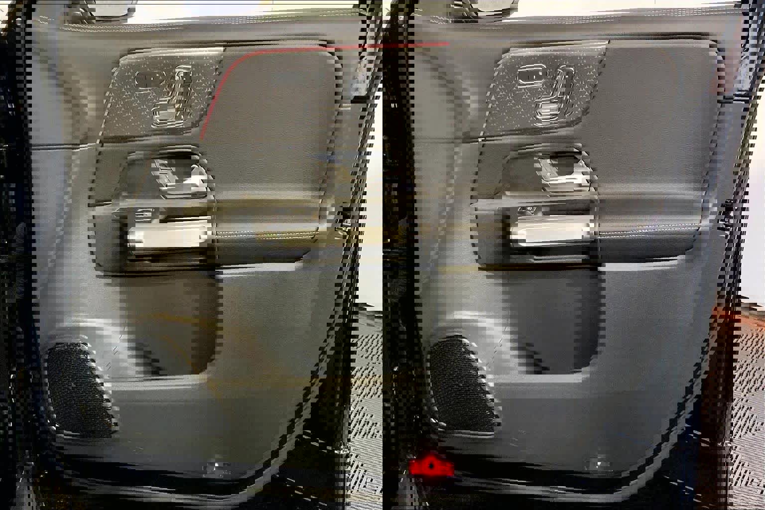 Used 2024 Mercedes-Benz GLB 250 4MATIC image 23