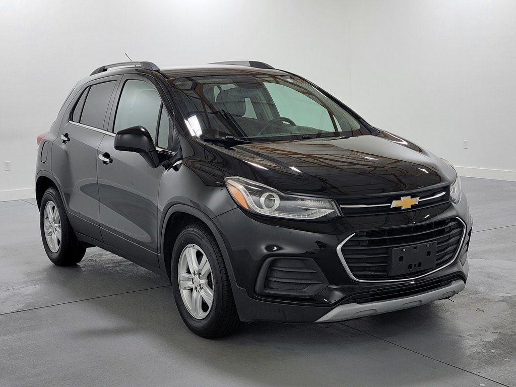Used 2020 Chevrolet Trax LT w/ LT Convenience Package FWD image 2