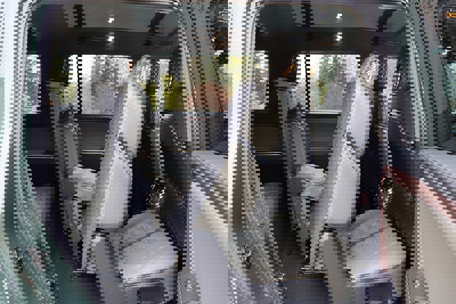 Used 2023 Rivian R1S Adventure image 17