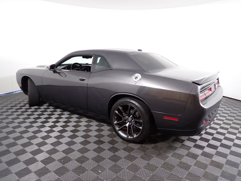 Used 2019 Dodge Challenger SXT RWD image 9