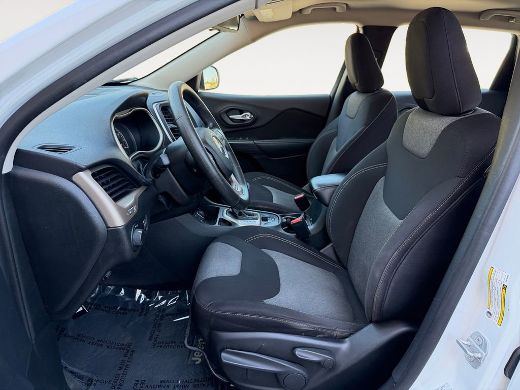 Used 2015 Jeep Cherokee Sport FWD image 13