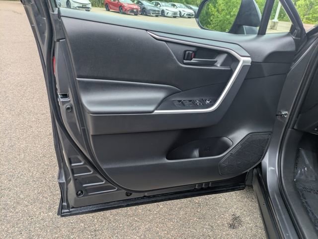 Used 2022 Toyota RAV4 LE AWD/4WD image 15