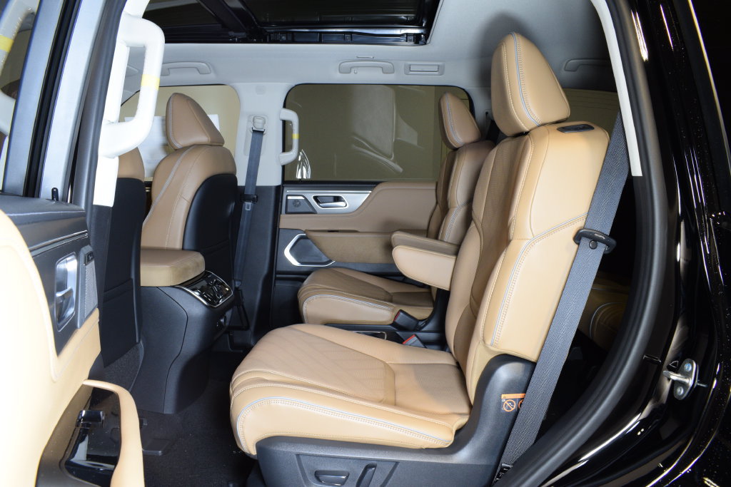 New 2027 INFINITI QX80 Luxe w/ Cargo Package AWD/4WD image 11