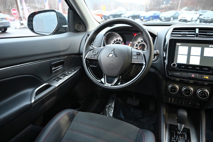 Used 2025 Mitsubishi Outlander Sport SE image 11