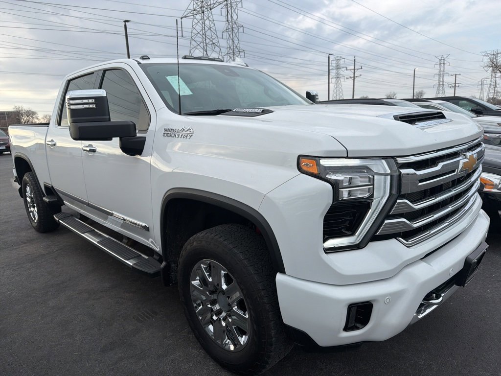 Used 2024 Chevrolet Silverado 3500 High Country w/ High Country Premium Package image 3