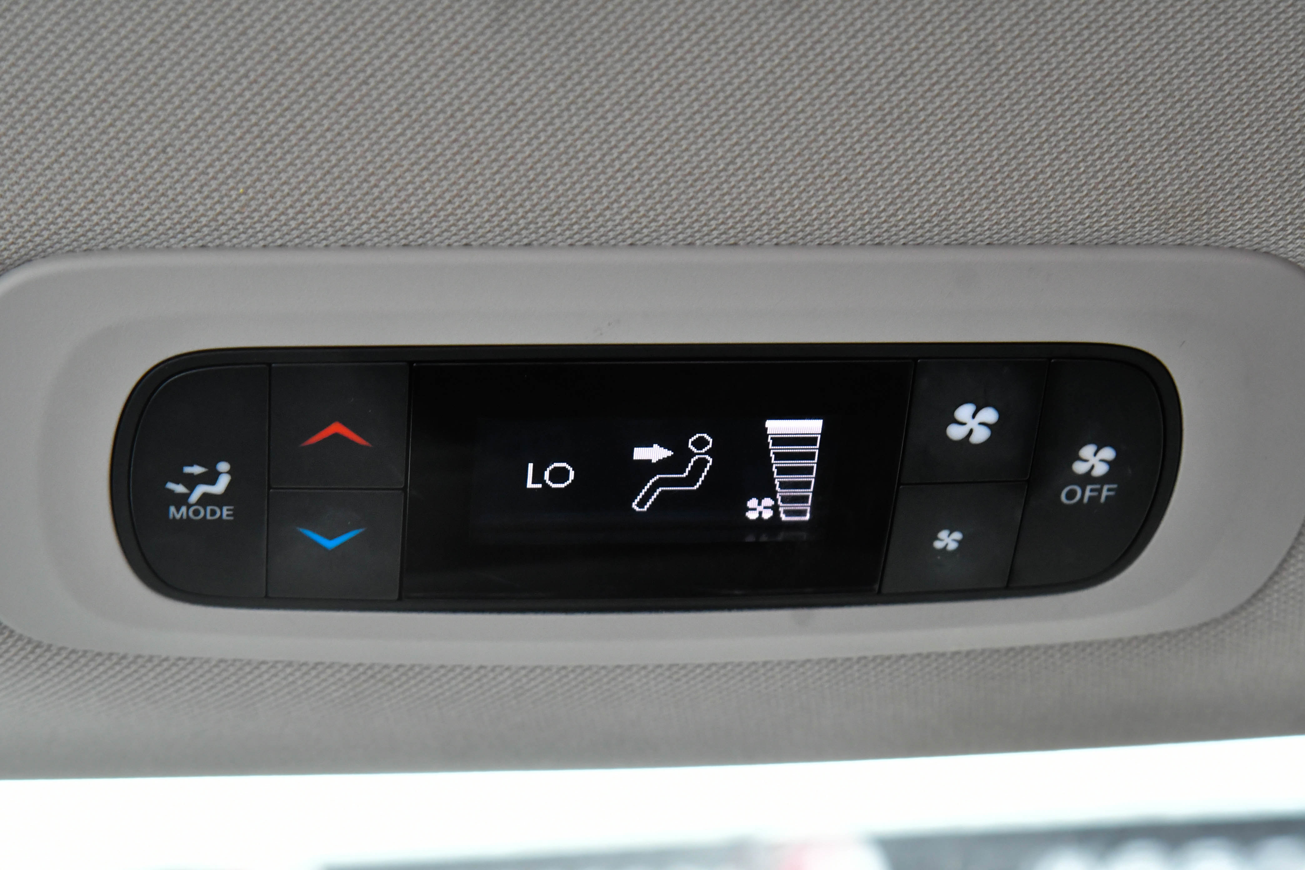 Used 2023 Chrysler Voyager LX FWD image 40