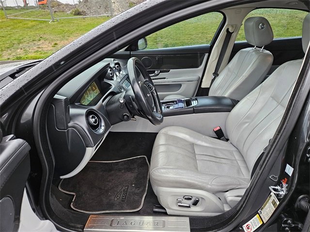 Used 2011 Jaguar XJ image 12