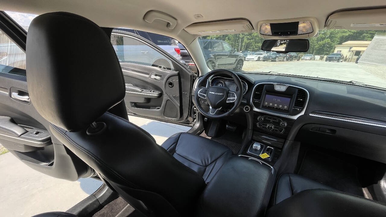 Used 2017 Chrysler 300 Limited RWD image 21