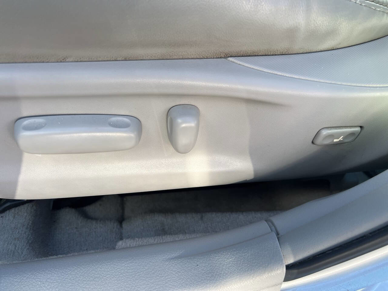 Used 2010 Toyota Camry XLE FWD image 12