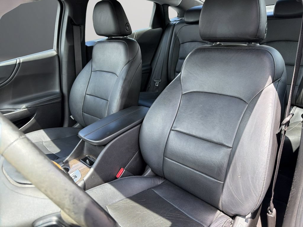 Used 2016 Chevrolet Malibu Premier w/ Driver Confidence Package II FWD image 12
